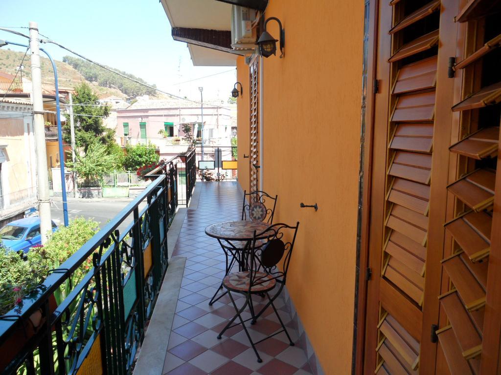 Il B&B Maison Graziella Viagrande Eksteriør billede
